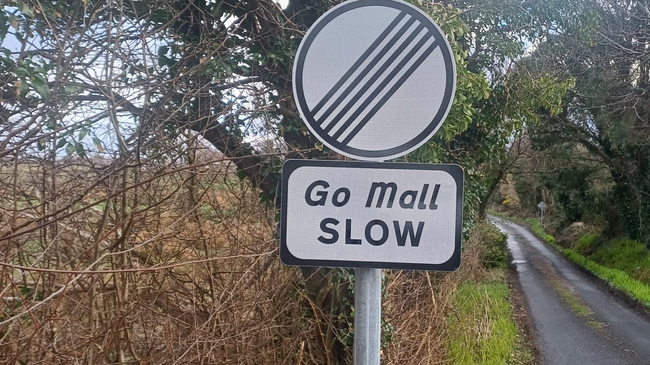 Cllr. warns new rural road sign may confuse German tourists