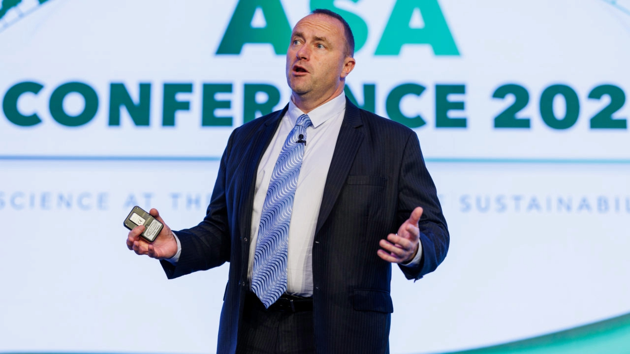 Dr John Roche speaking at the 2022 ASA Conference in Kilkenny. Image source: Dylan Vaughan