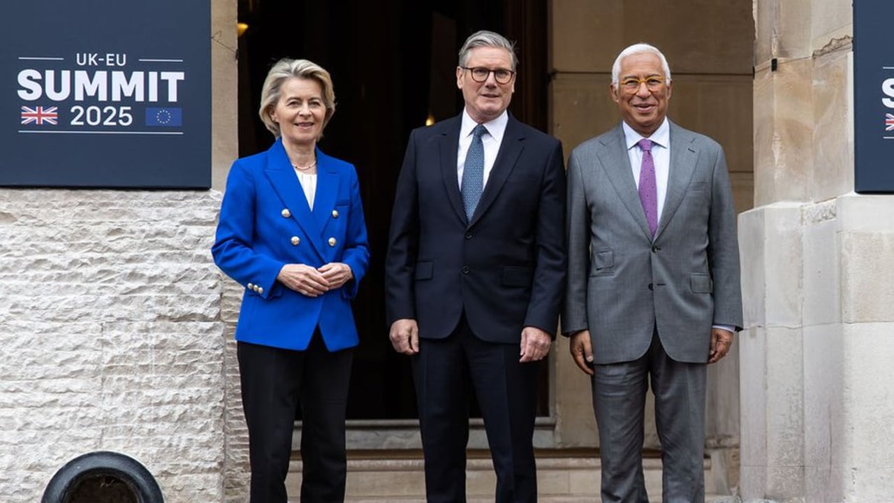 Announcing details of a new UK/EU deal, European Commission President Ursula von der Leyen, UK Prime Minister Keir Starmer and European Council President António Costa Source:@vonderleyen