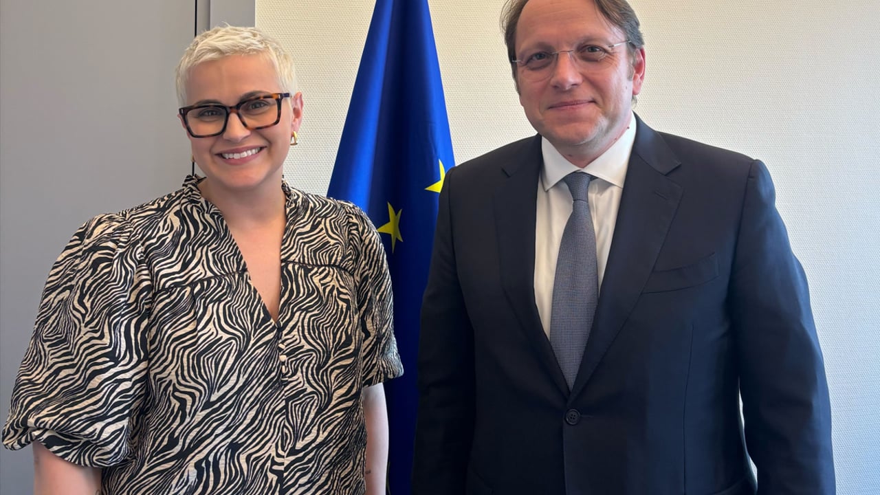 MEP Maria Walsh with European Commissioner Oliver Varhelyi