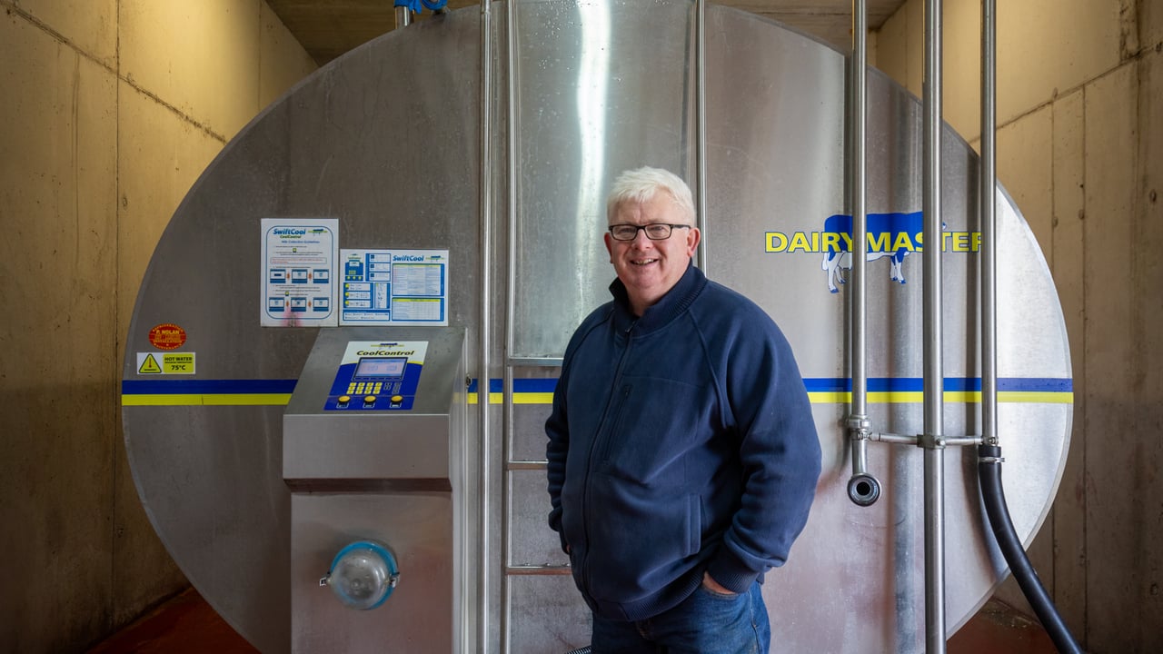 Tom Shanahan with his Dairymaster SwiftCool tank on his Co. Kerry farm. Source: Dairymaster