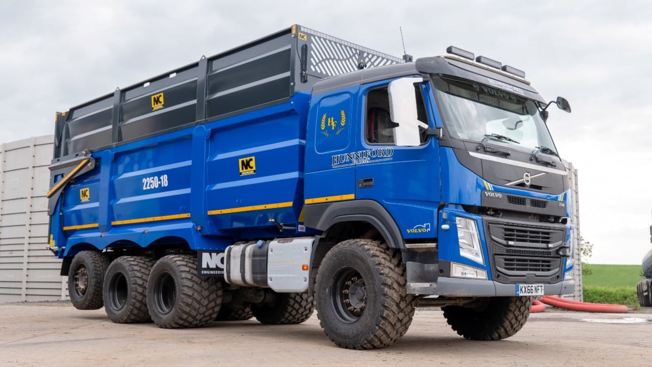 Northern Ireland contractor Hunniford Farms has developed a unique truck and trailer combination to haul silage and other agricultural commodities