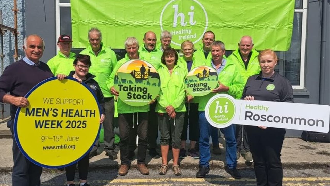 Farmers at Roscommon mart men's health week event with Aisling Dunne, Healthy Roscommon co-ordinator and Laura Tully, founder of Fit Farmers lifesyle intervention.
