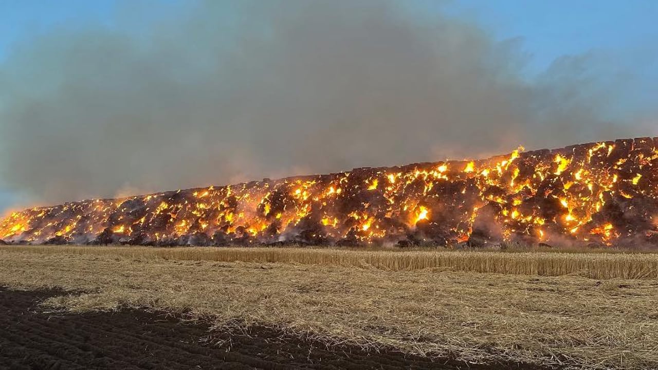 12,000t of straw bales on fire. Source: Nottinghamshire Fire Department