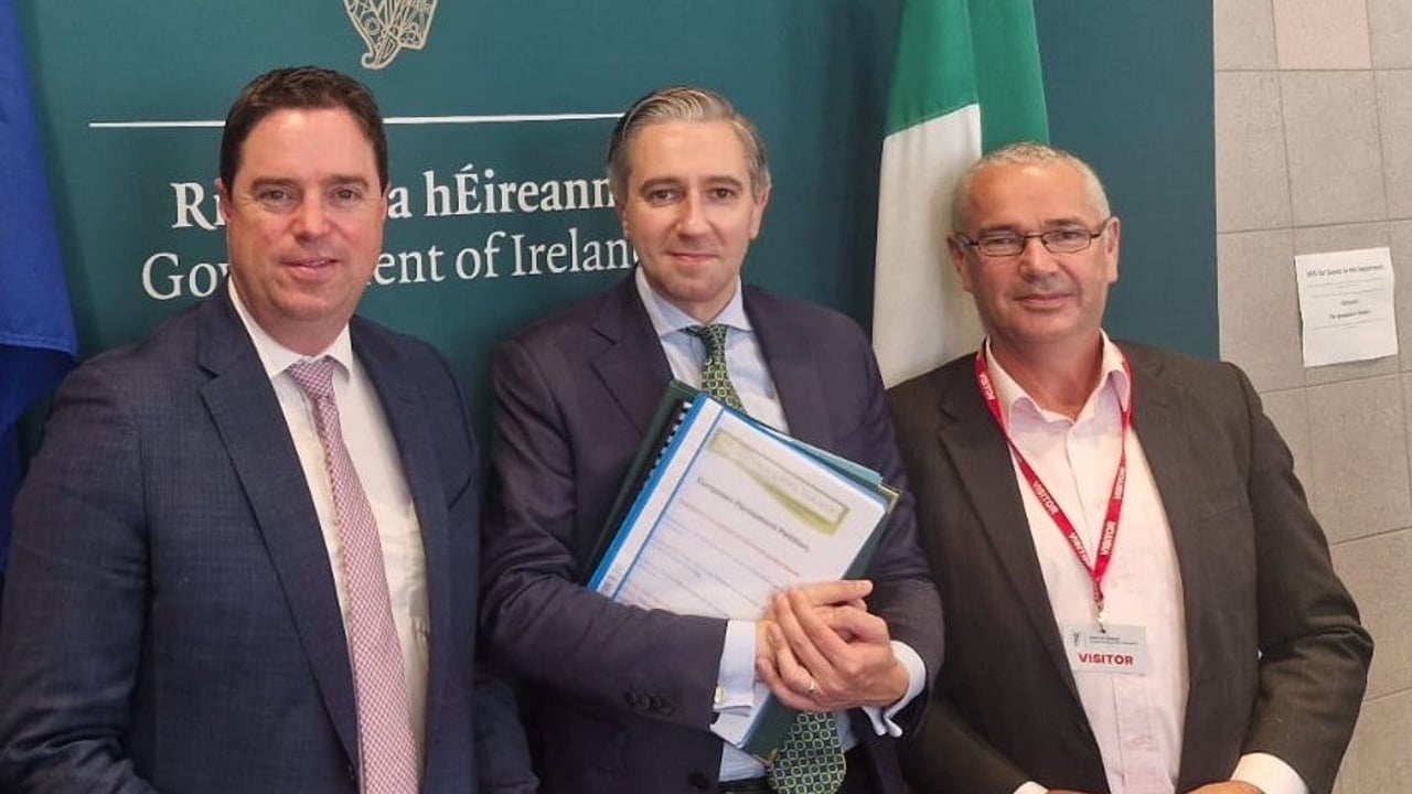 L-r: Minister Martin Heydon; Tánaiste Simon Harris; and INHFA vice-president John Joe Fitzgerald