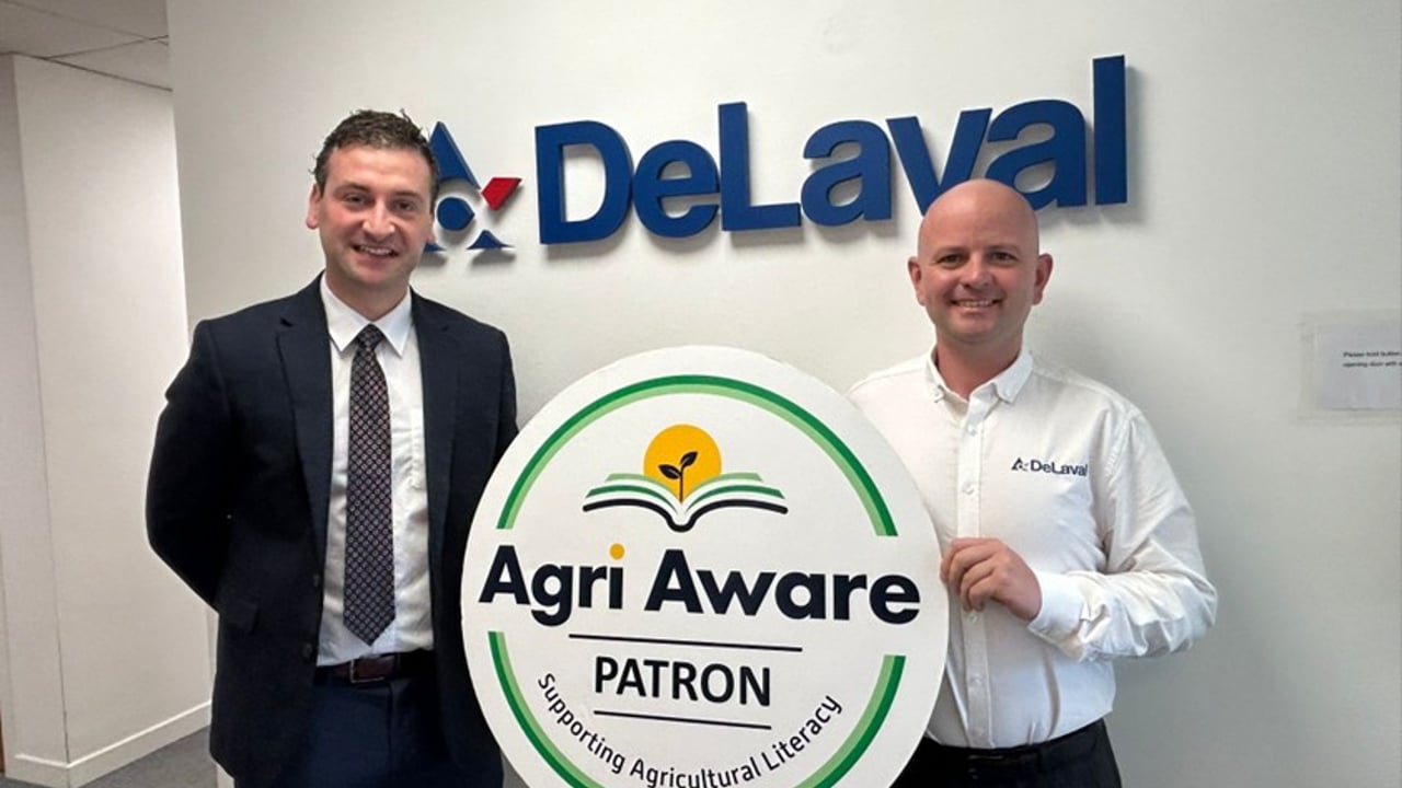 Marcus O’Halloran, executive director of Agri Aware with Ciaran Murphy, sales territory manager for the UK and Ireland at DeLaval                                                                                  