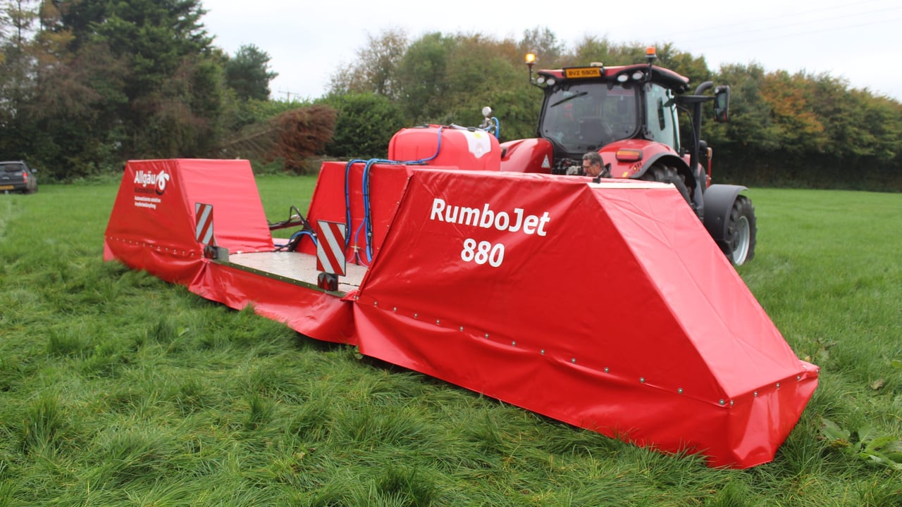 The RumboJet 880 is a computer-controlled spot-spraying system, designed to give selective control of weeds in grass swards