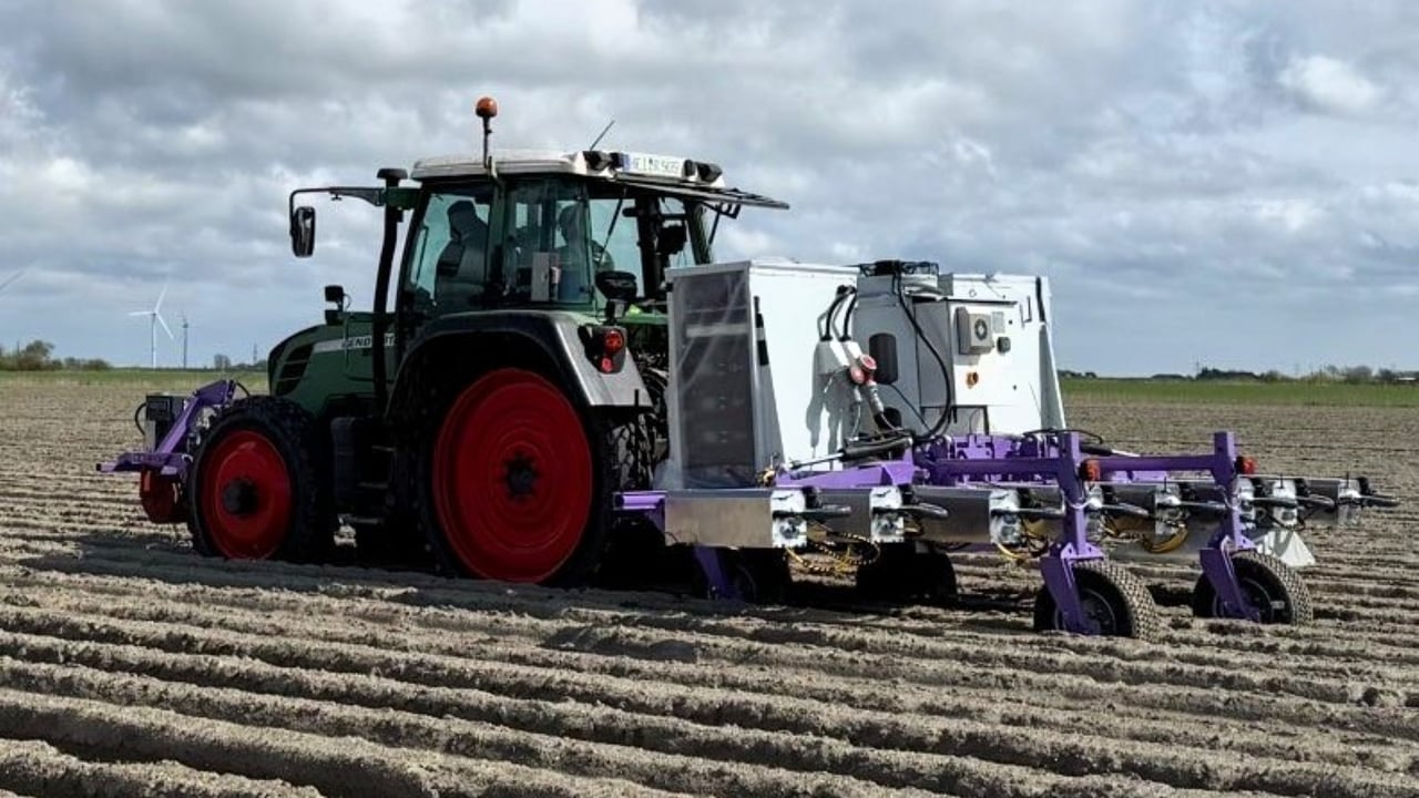 With a 6m working width, the Naiture robot can weed between 6-8ha per day