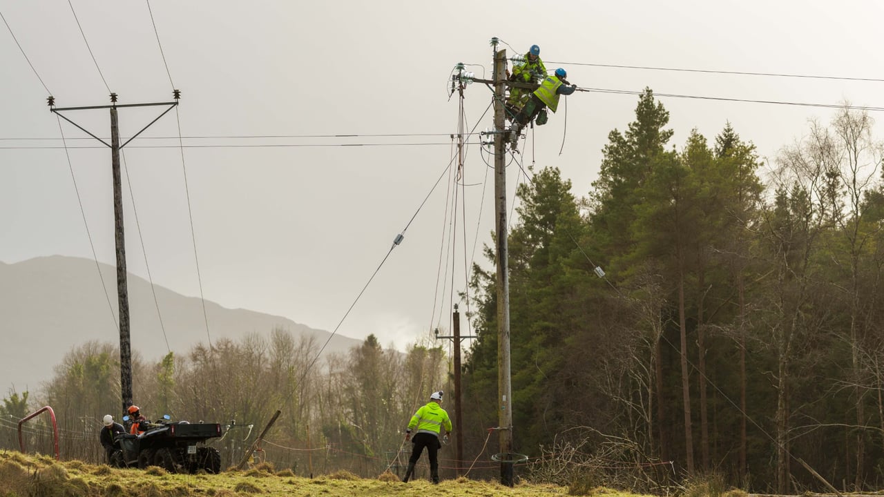 ESB crews working on electricity lines. Source: ESB Networks