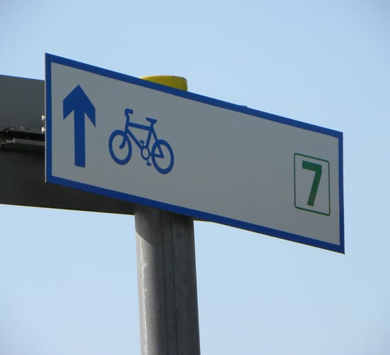 Farmers could be fined €80 for driving too close to cyclists