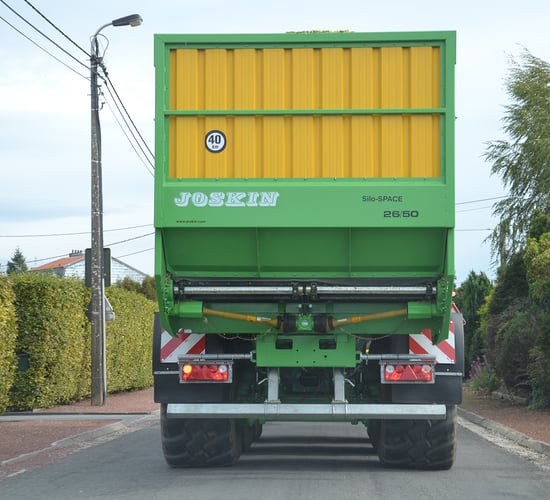 Poll shows most farmers pull in to let traffic pass out (only 12% don't bother)