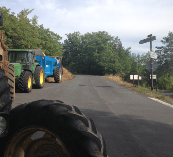 French farmers block trucks with foreign food from entering France