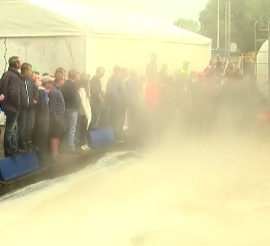 Video: Belgian farmers dump manure and milk in latest protest
