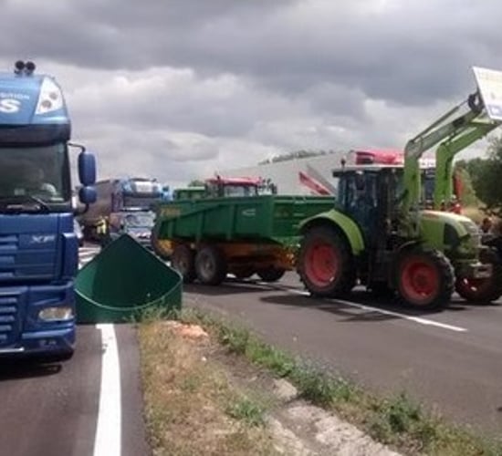 Pics of French farmers protesting with gusto