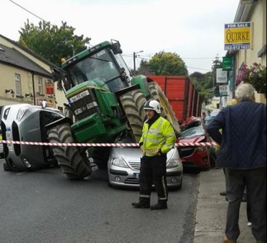 Tractor crash chaos in Tipperary, no one injured says Gardai