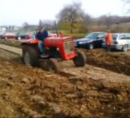 Video: Croatian farmer blocks cars in field by ploughing