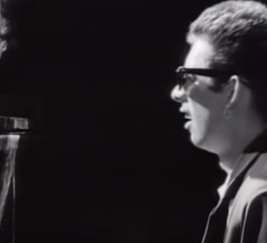 10 songs that are guaranteed to be playing in any house on Christmas morning