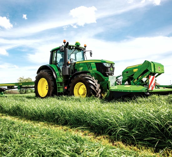 John Deere and New Holland had the most number of tractors licensed in 2016