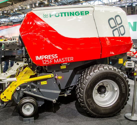 SIMA 2017: 'Pull-out' knife-bank for Pottinger's new round balers