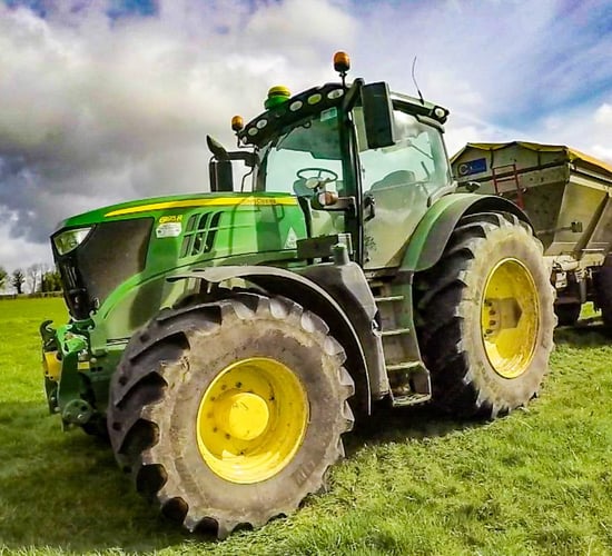 Video: A high-spec Deere 'talks' to a spreader...to boost accuracy