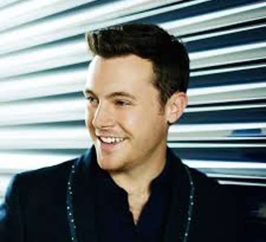 Tractor drivers rock up to rescue Nathan Carter