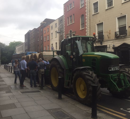 Video: Bales of straw arrive at department HQ as IFA protest gathers pace