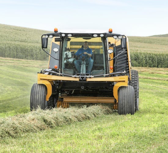 Latest self-propelled round baler 'makes good operators even better'