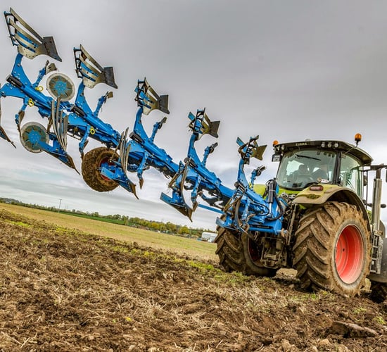 Stay in the comfort of the cab: This Lemken plough sets itself up