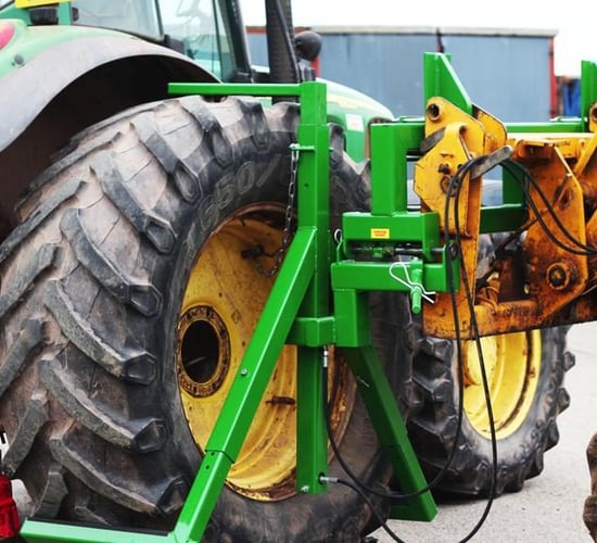 Video: Is this the safest way to change a tractor tyre?