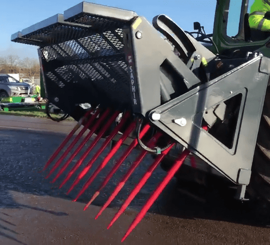 A buck-rake with a 'twist': Is this the ultimate silage fork?