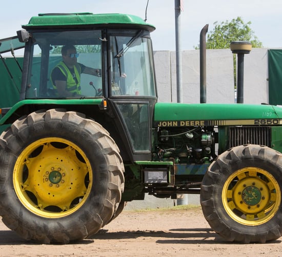 Auction report: 'Old-school' Deeres under the hammer at monster sale