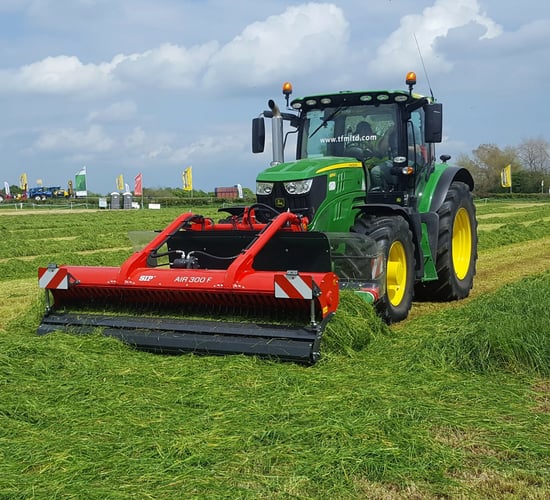 Grass & Muck: Front-mounted grouper needs no PTO