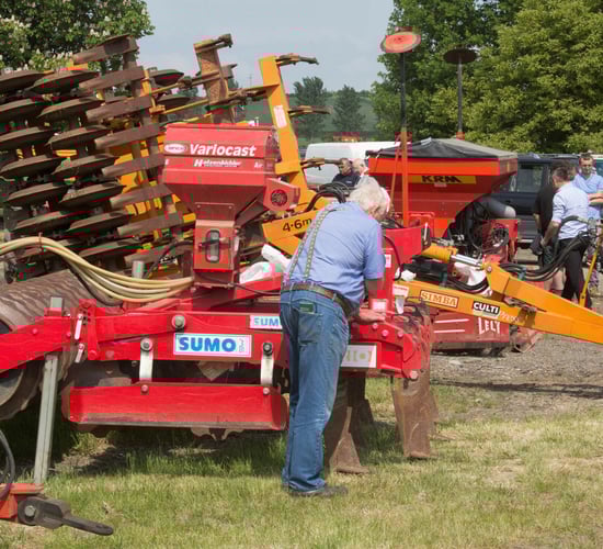 Auction report: Machinery changes hands in sweltering sunshine
