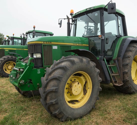 Auction report: Deeres go under the hammer...from a 6900 to a 6930