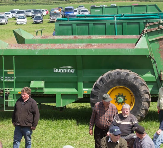 Auction report: Bustle of bids for spreaders and trailers (grain and silage)