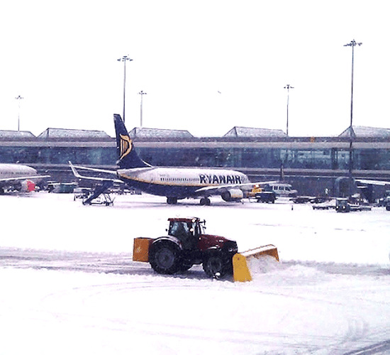 200 experienced tractor drivers required for airport stand-by work