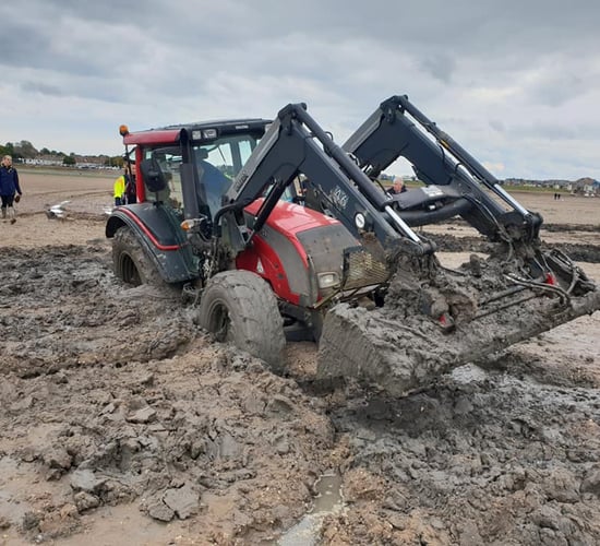 Tractor stuck on UK beach for 2 days pulled free