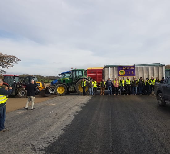 Wexford farmers relocate BAM roadblock for strike day 2