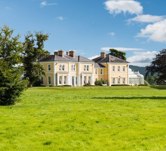 Synonymous equestrian location offers mixed farm and equine facilities on 250ac