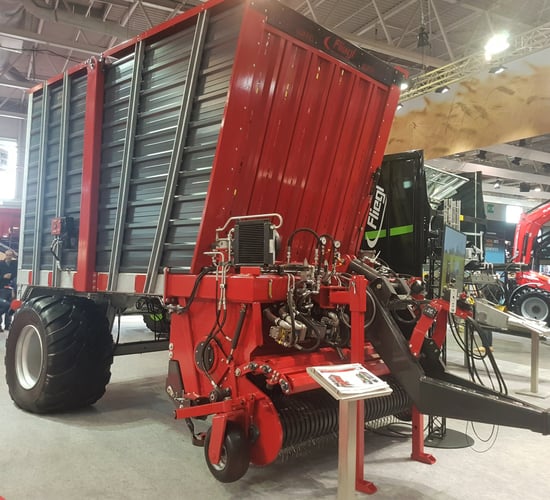 SIMA 2019: Fliegl hits France with its 'unload-on-the-move' wagon