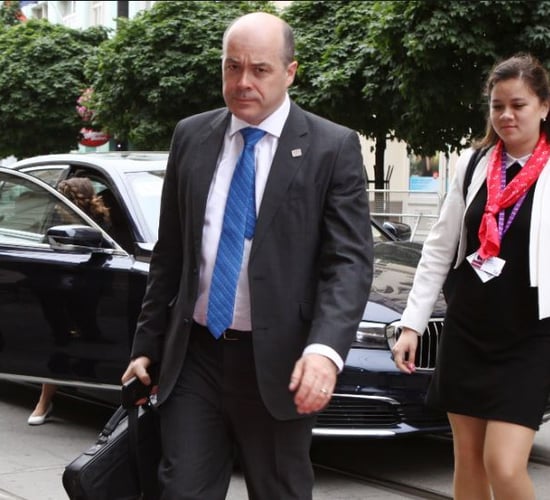 'No other choice but to resign; that's the news cycle we have now' - Naughten