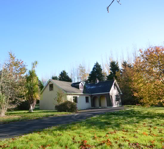 Residential roadside property goes under the hammer