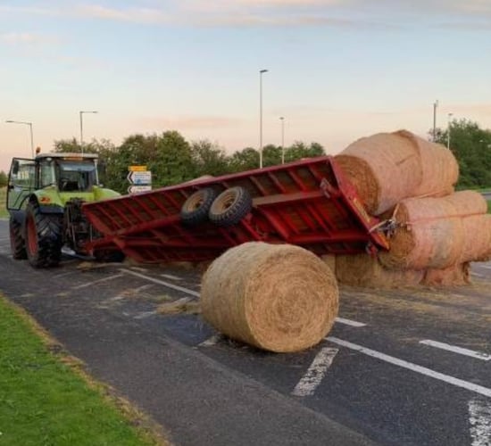 Roadside trailer 'bale' out prompts policing pun contest