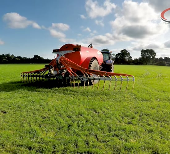 Video: Why this dairy farmer chose a dribble bar over a trailing shoe