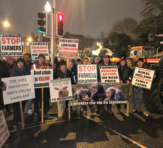 Tractor protesters 'holding line'; but bid to find resolution