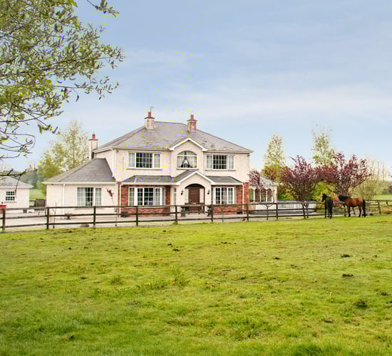 9ac equestrian property suited to a 'commercial enterprise or small holding'