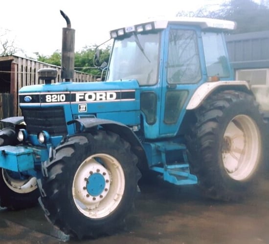 Tractor stolen from farmyard in the midlands