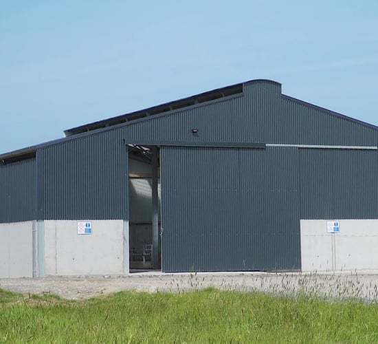 Video: Taking a look at 2 brand new - grant-spec - sheep sheds in Co. Mayo