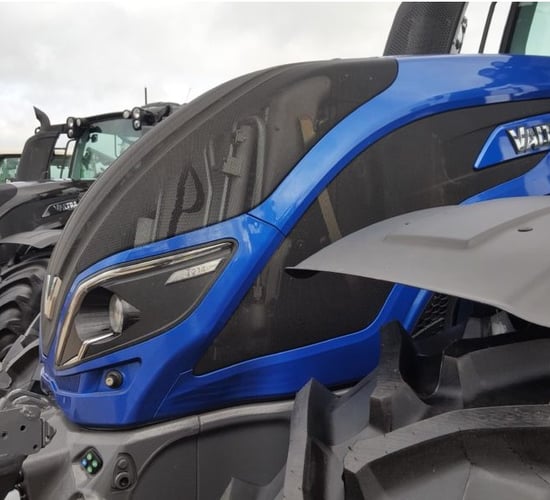 How many tractors were registered in 2020?