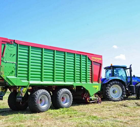 Video: Plastic tines and power-saving with Strautmann Magnon